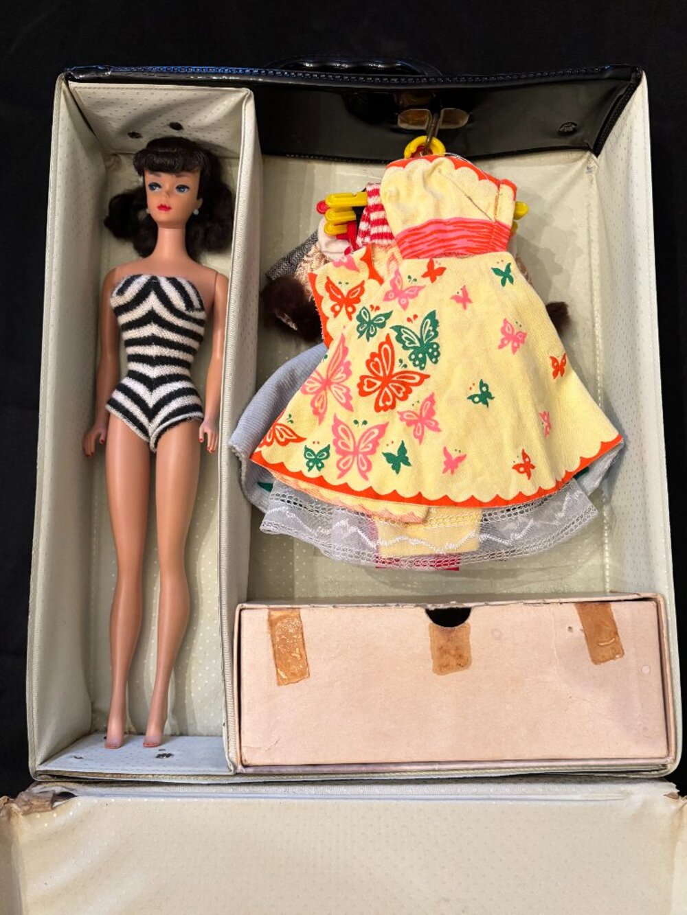 VINTAGE BRUNETTE PONYTAIL BARBIE DOLL # 5 Lot 1961 Case/Clothes/Accessories
